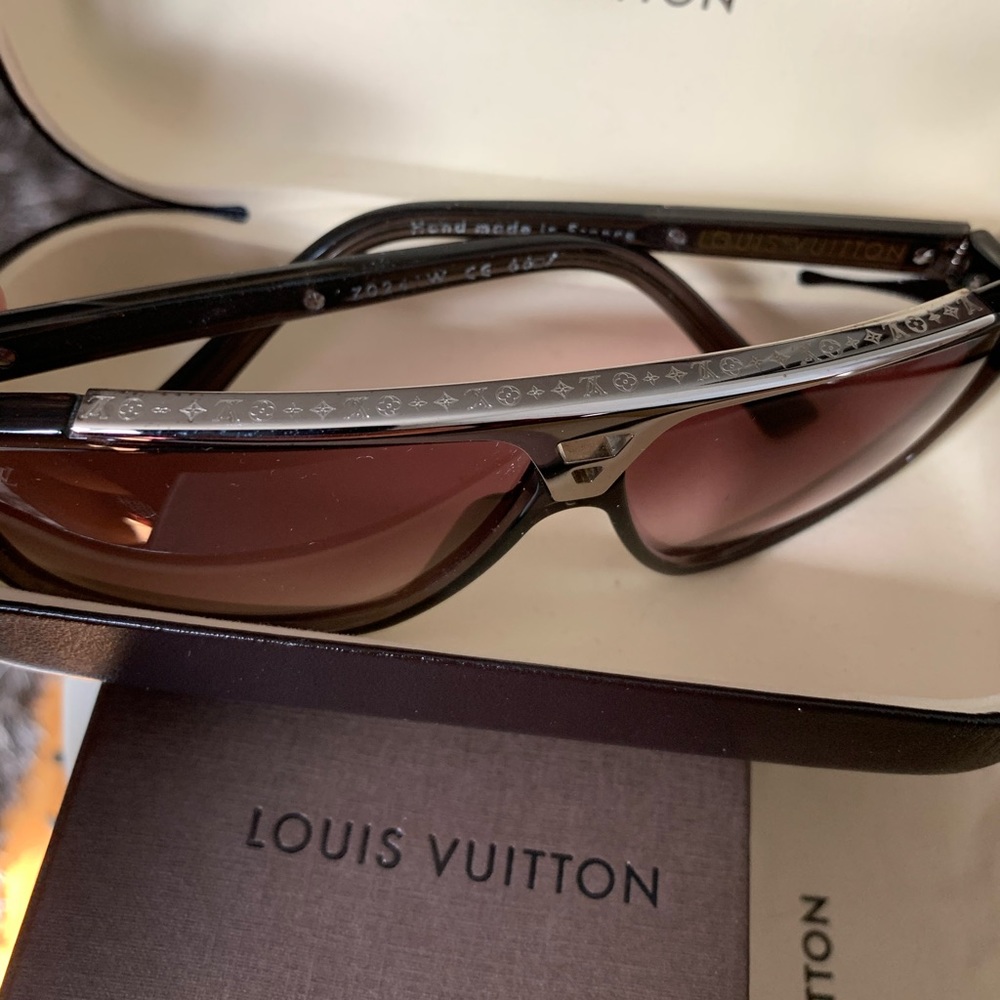 Louis Vuitton Brown w/Silver Hardware Evidence Sunglasses